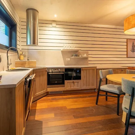 Escape Near Forest Semesterbostad